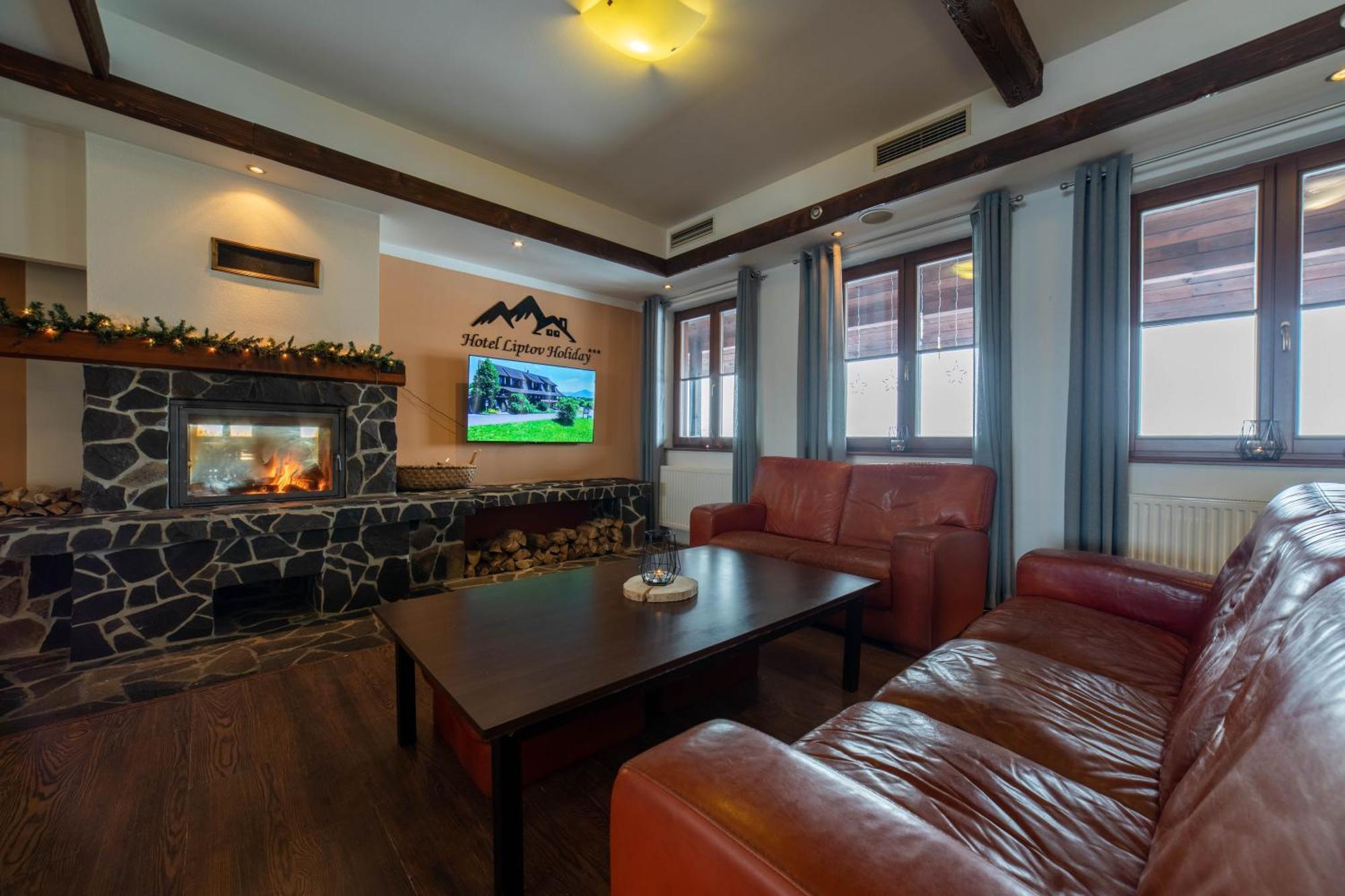 Hotel Liptov Holiday *** Liptovský Trnovec エクステリア 写真