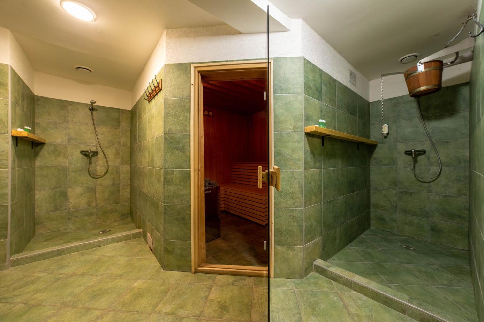 Hotel Liptov Holiday *** Liptovský Trnovec エクステリア 写真