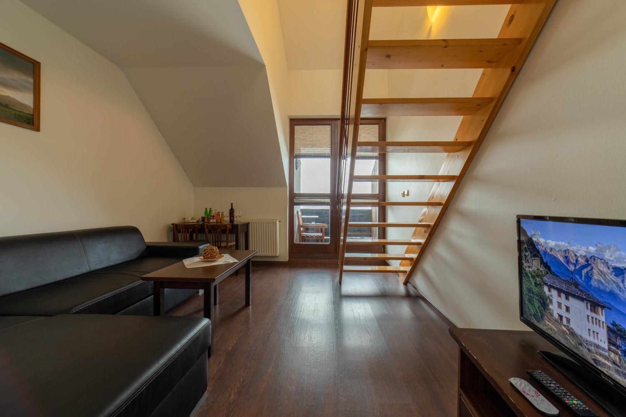 Hotel Liptov Holiday *** Liptovský Trnovec エクステリア 写真