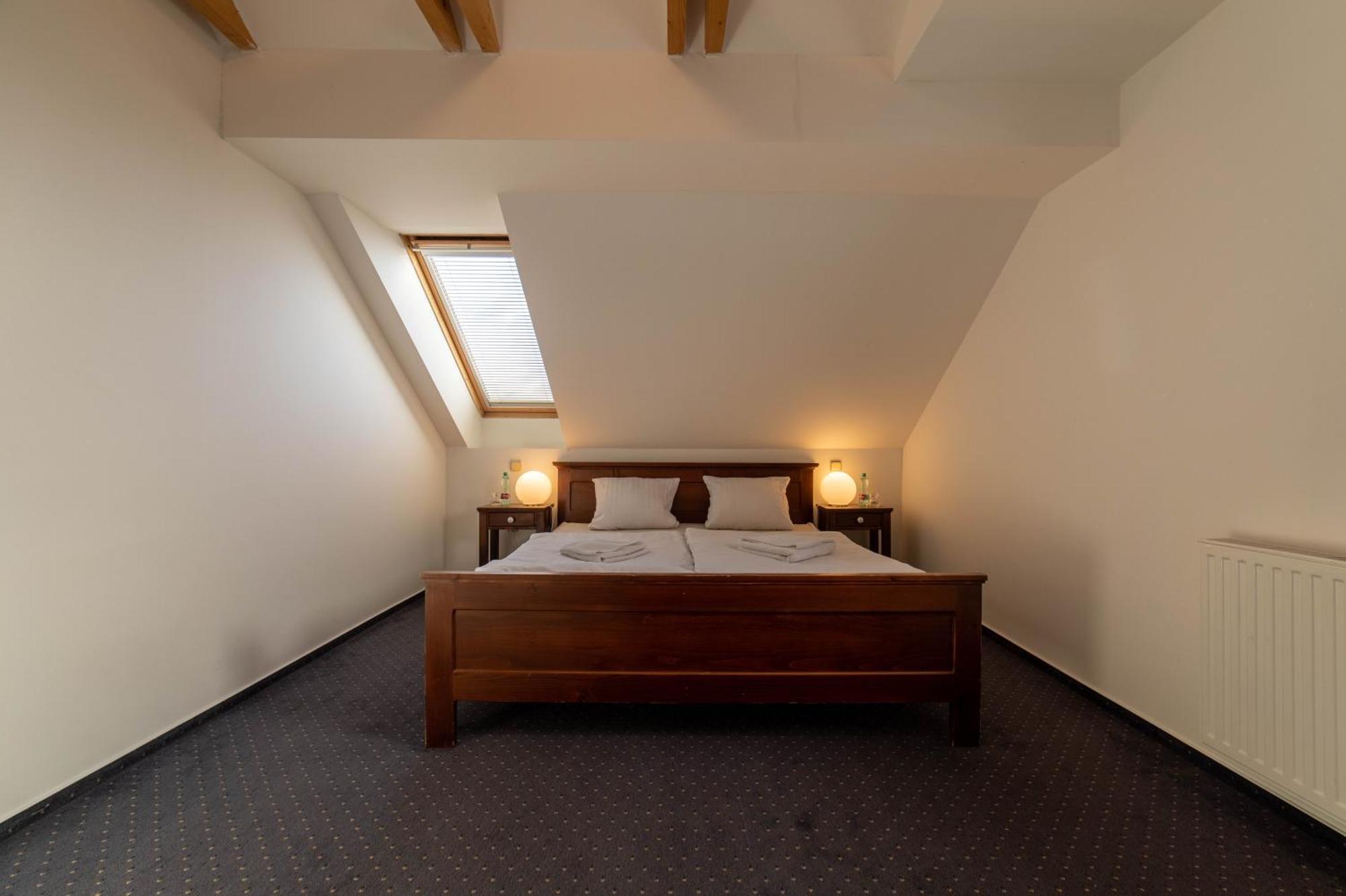 Hotel Liptov Holiday *** Liptovský Trnovec エクステリア 写真