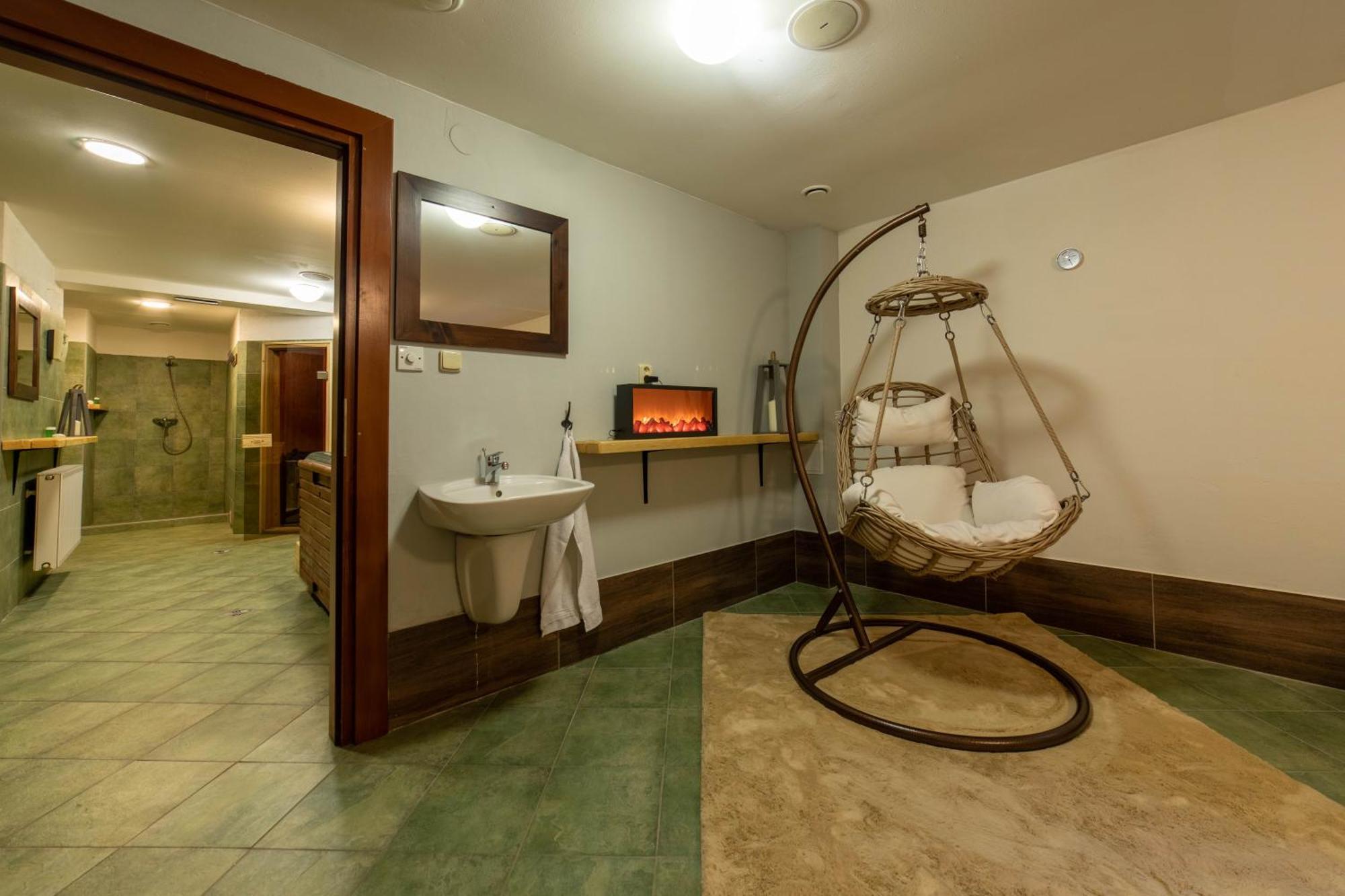 Hotel Liptov Holiday *** Liptovský Trnovec エクステリア 写真